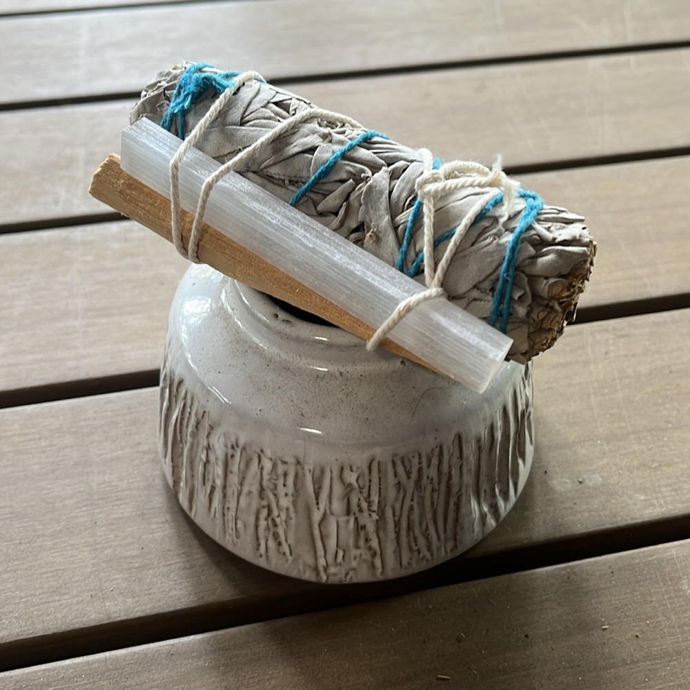 Protection Bundle with Selenite and Palo Santo - Picture 2 of 4